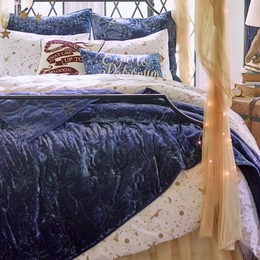 KING size Harry Potter Magical Velvet Quilt - Navy, KING size & 4 Standard Shams
